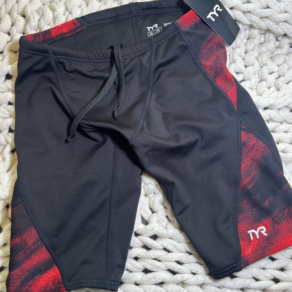 TYR Durafast Black and Red Athletic Swim Shorts size 26-NWT‎